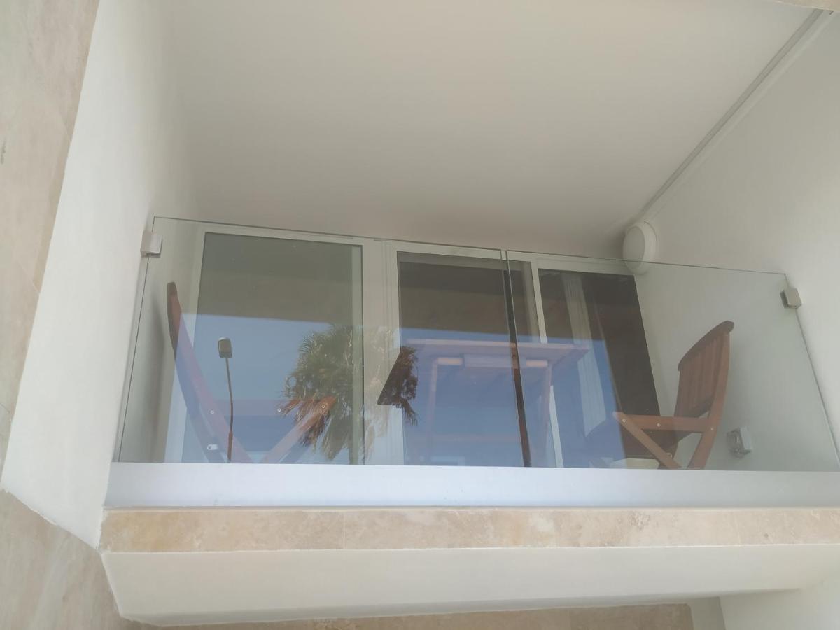 Aquamarine Sea Front Apartments - Elevated Ground Floor With Balcony And Yard مارساسكالا المظهر الخارجي الصورة